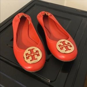 Tory Burch flats like new. Wear it once.